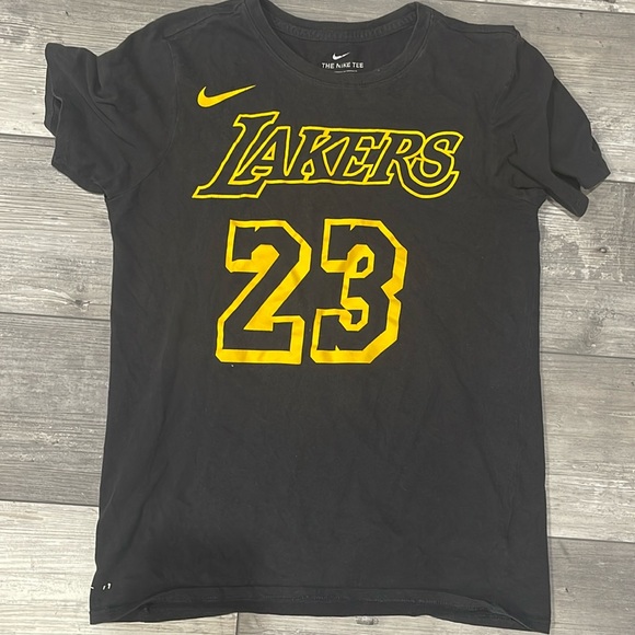 Used tshirt - Picture 1 of 3